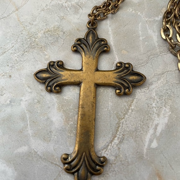 Vintage copper budded cross pendant on a gold tone chain. 17 inches long. - Picture 6 of 8